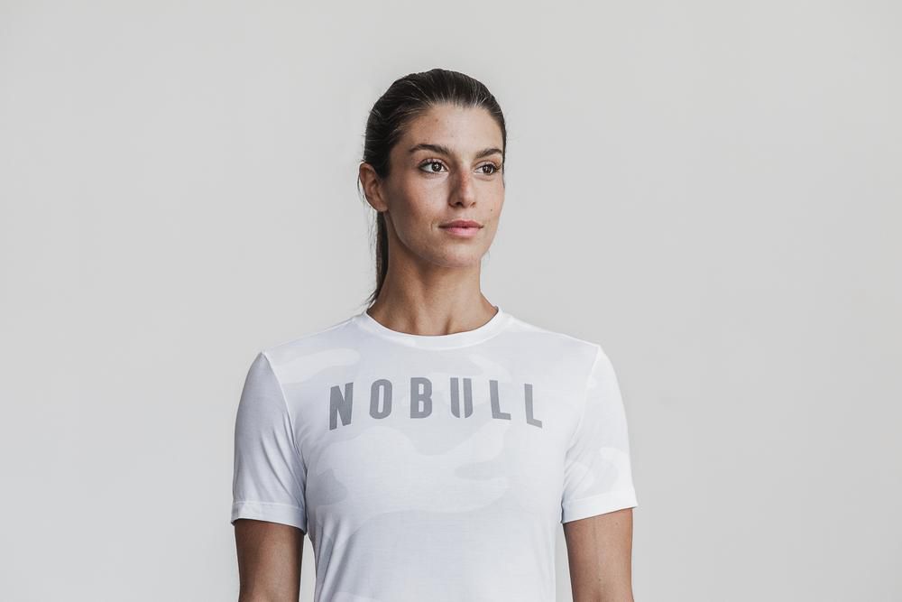 NOBULL Majice Ženske - Nobull Bijele Maskirne (654709-VTK)